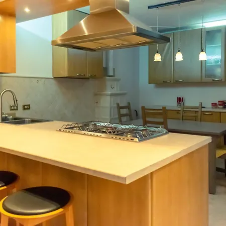 Spazioso A 30min Da Cortina Apartament